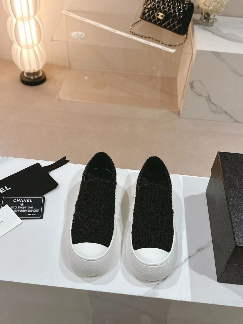 Minimalist Chxnxl Sneakers 122197