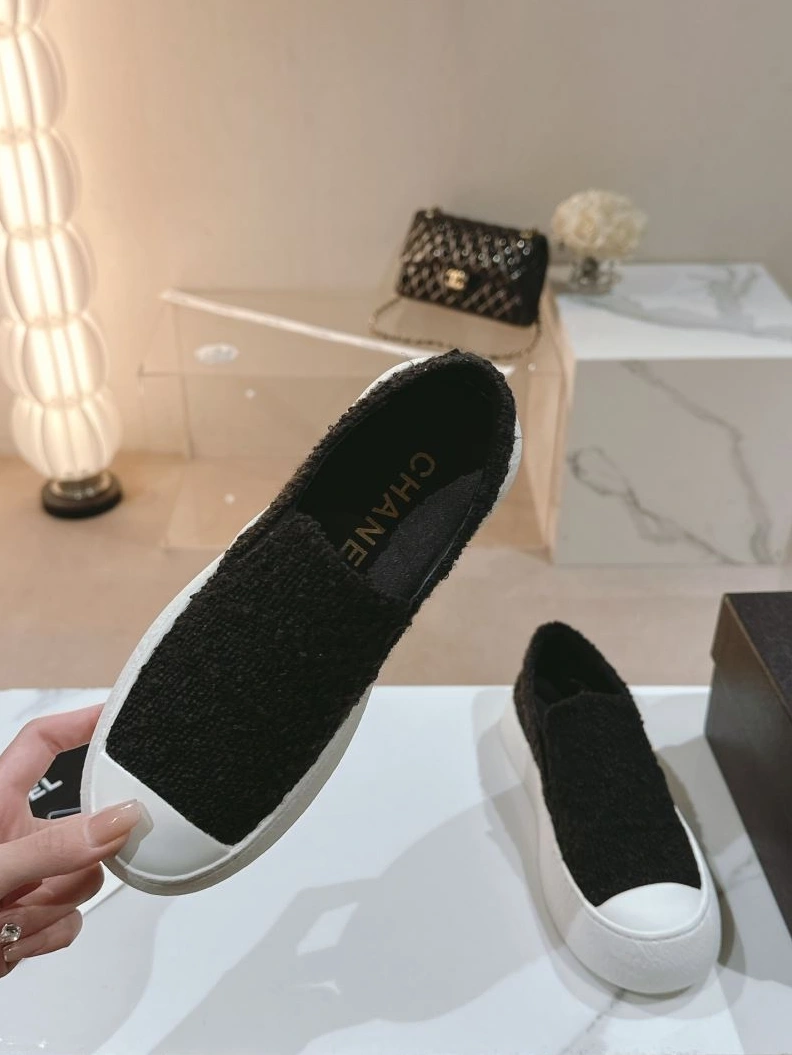 Minimalist Chxnxl Sneakers 122197