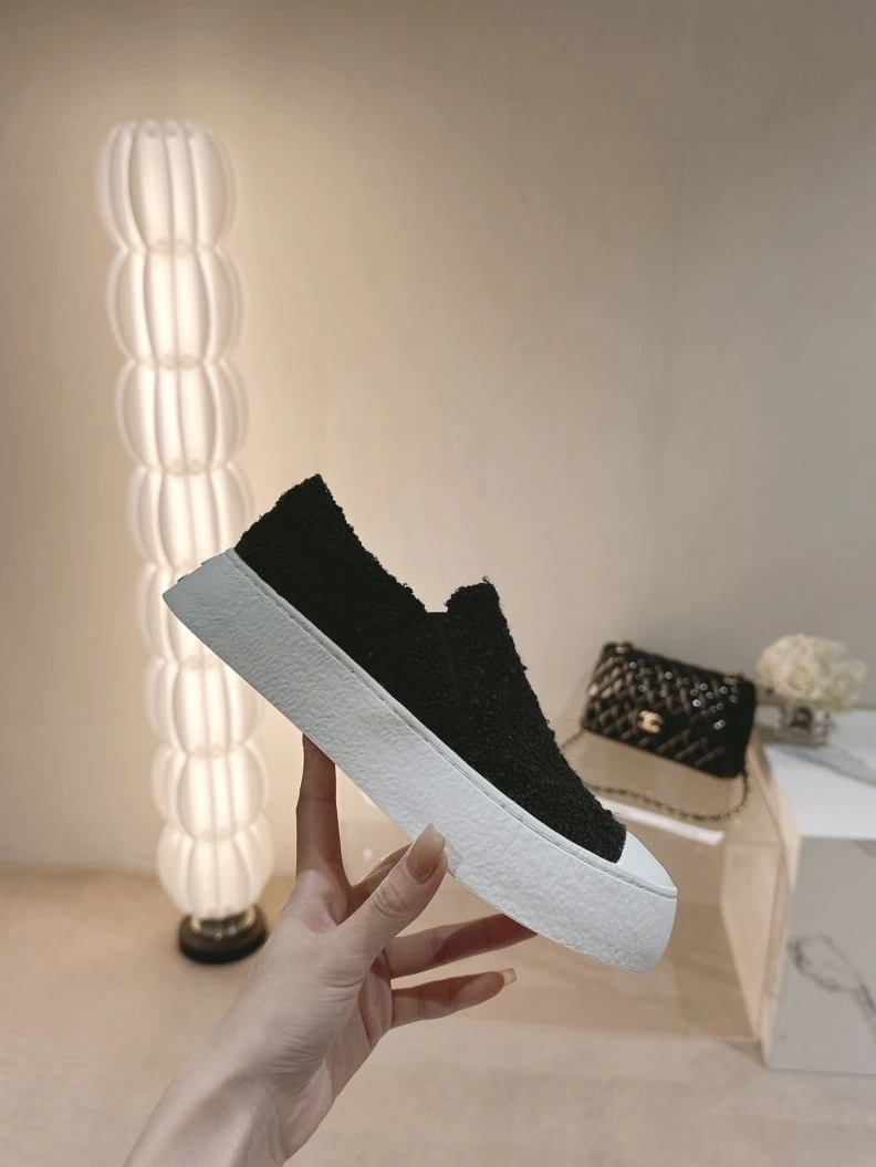 Minimalist Chxnxl Sneakers 122197
