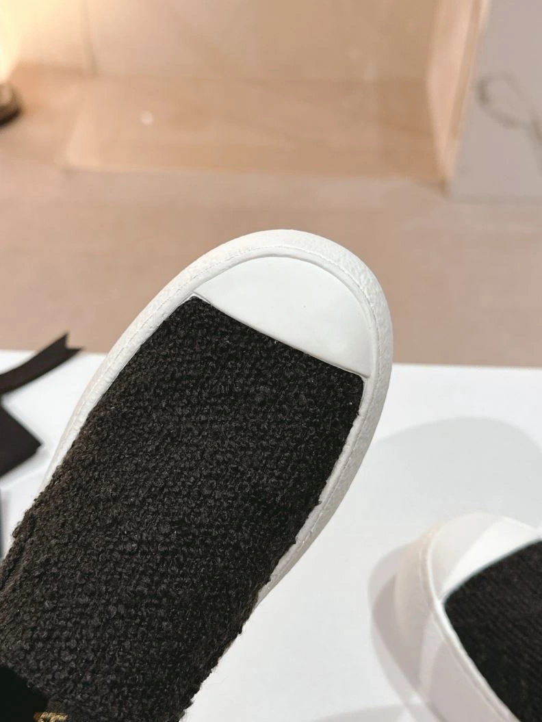 Minimalist Chxnxl Sneakers 122197