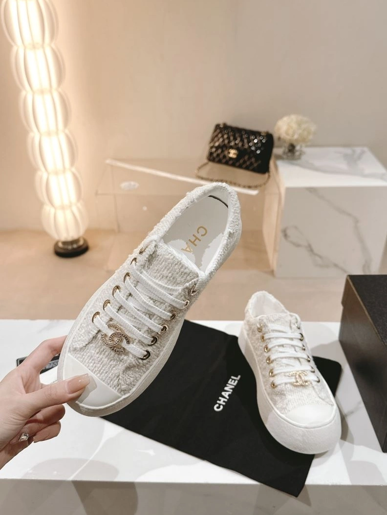 Trendsetting Chxnxl Sneakers 122189