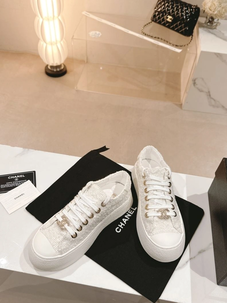 Trendsetting Chxnxl Sneakers 122189