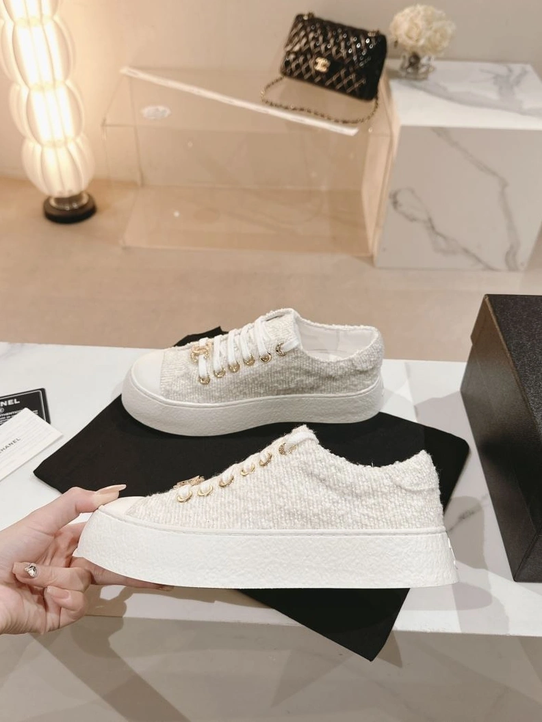 Trendsetting Chxnxl Sneakers 122189