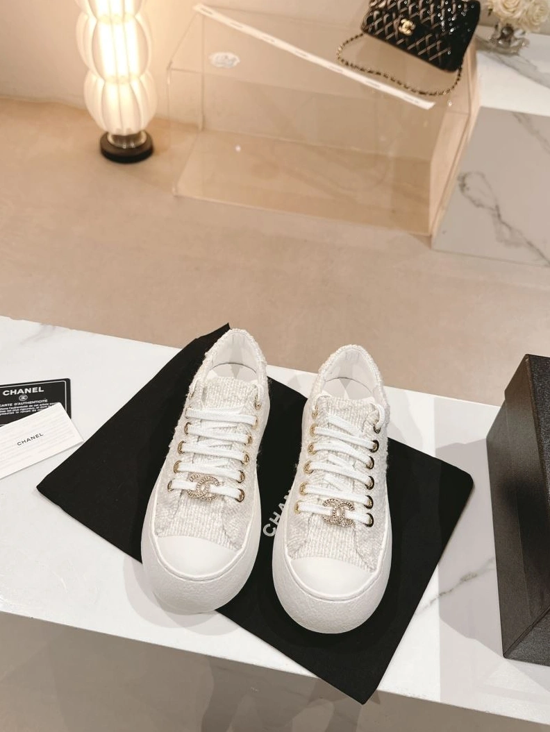 Trendsetting Chxnxl Sneakers 122189