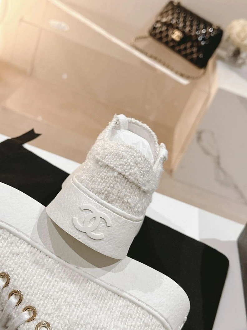 Trendsetting Chxnxl Sneakers 122189