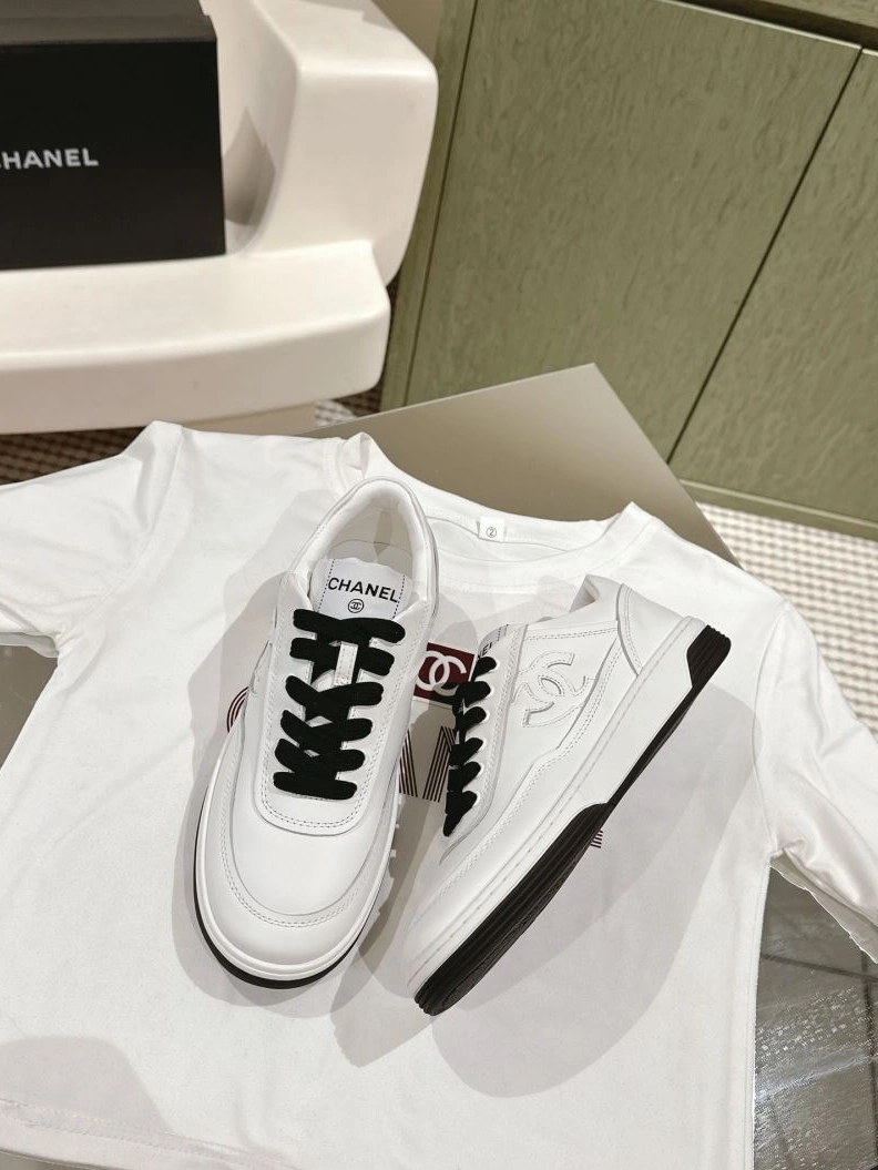 Bold Chxnxl Sneakers 122175
