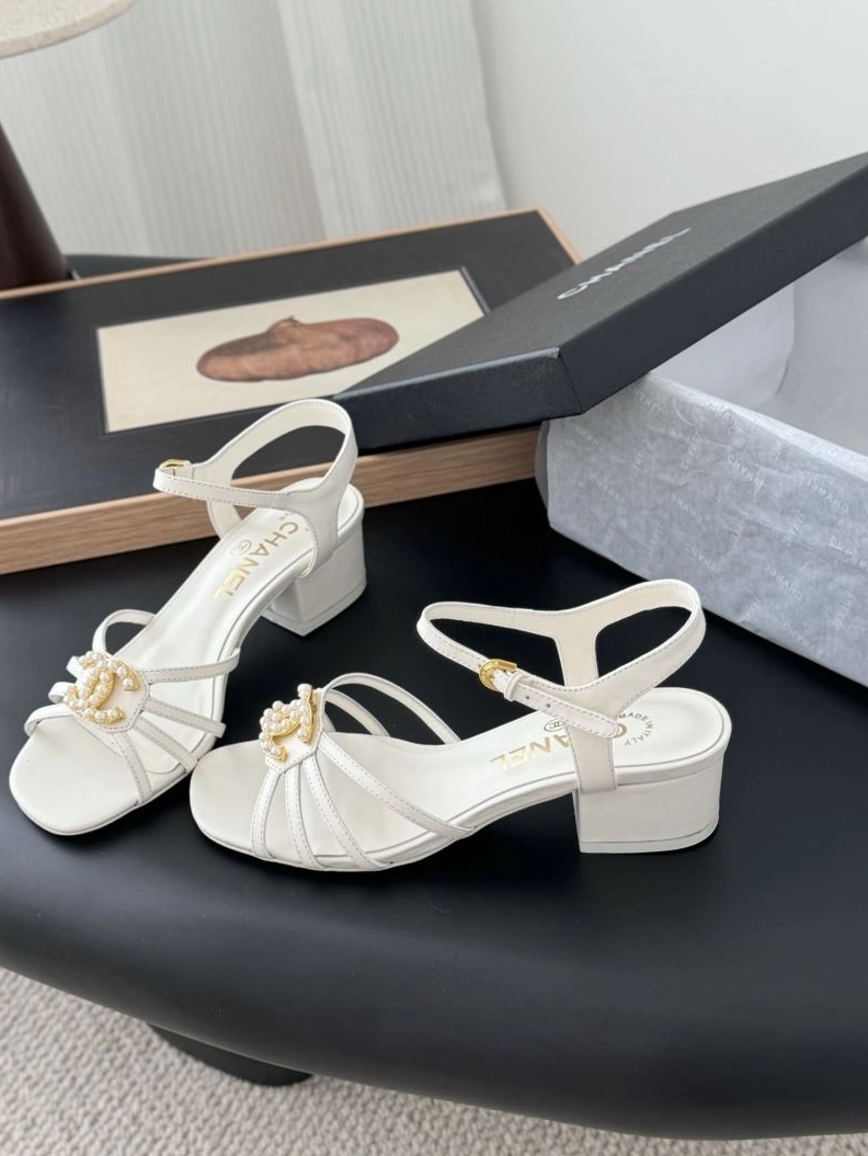 Resilient Chxnxl Sandals 122916
