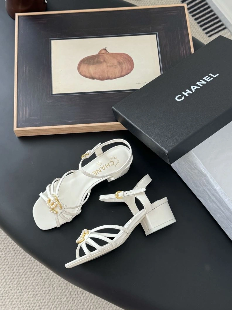 Resilient Chxnxl Sandals 122916