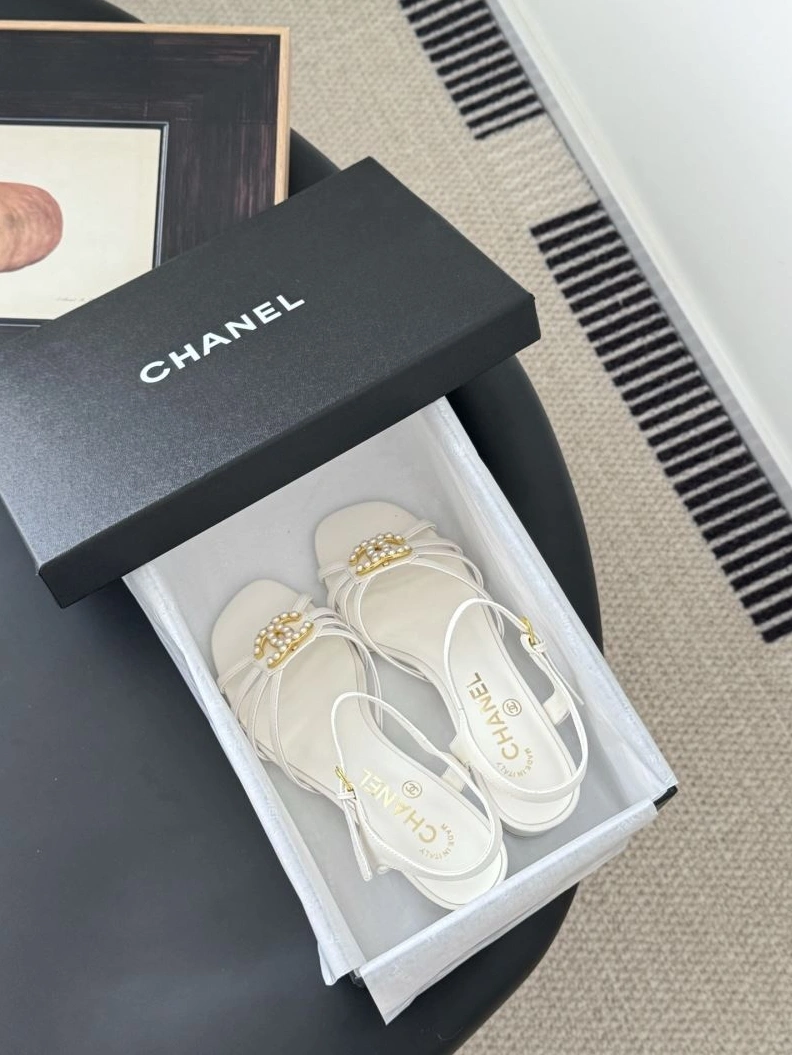 Resilient Chxnxl Sandals 122916