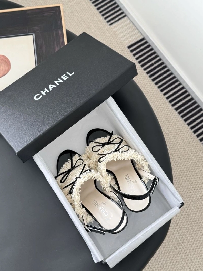 Chxnxl Sandals Bold 122917