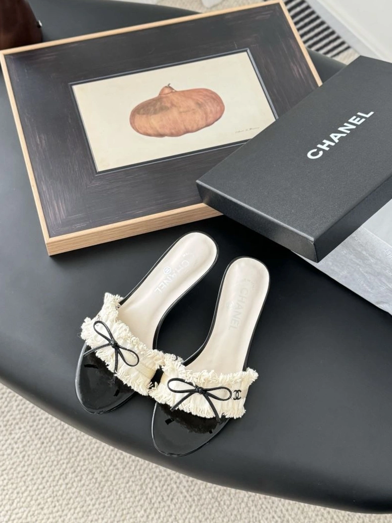 GoodFit Chxnxl Slippers 122488