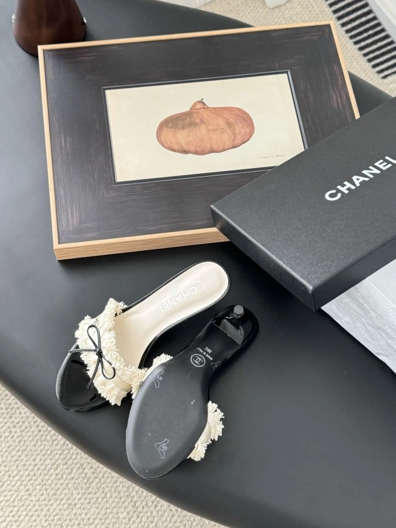 GoodFit Chxnxl Slippers 122488