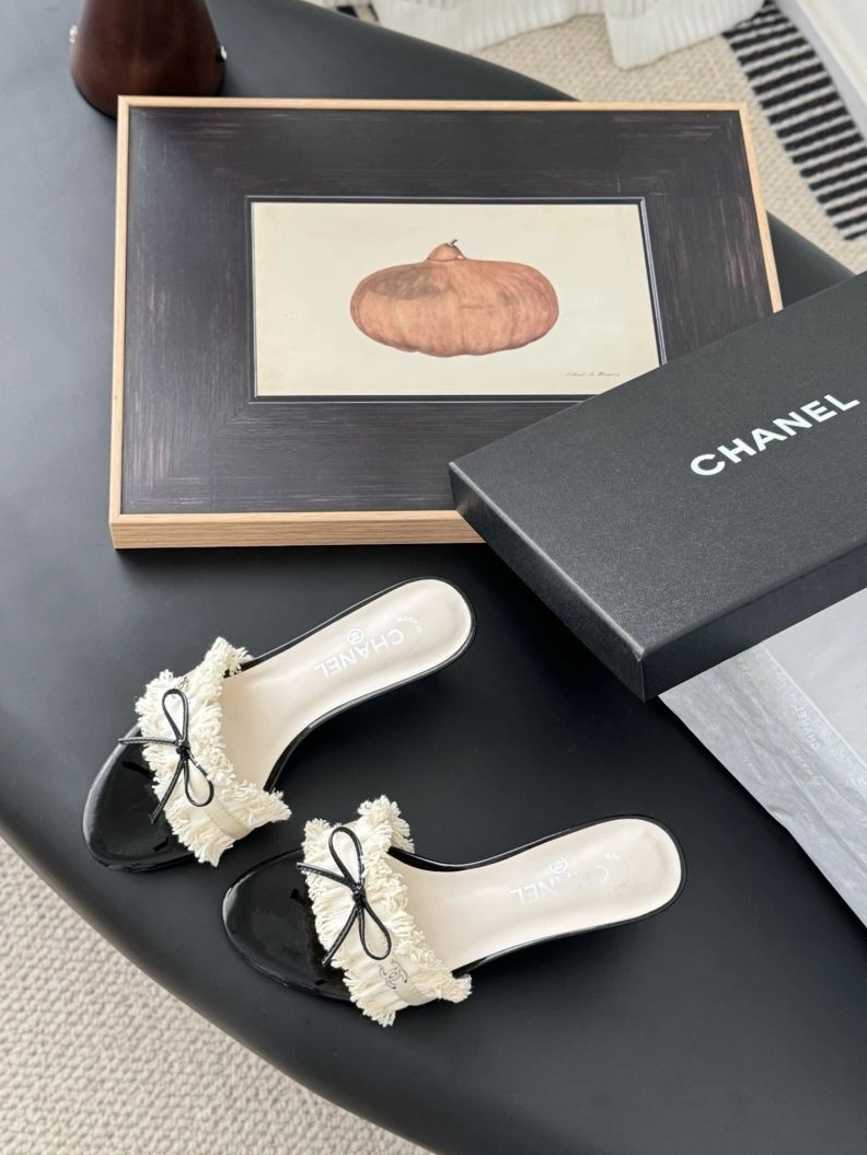GoodFit Chxnxl Slippers 122488