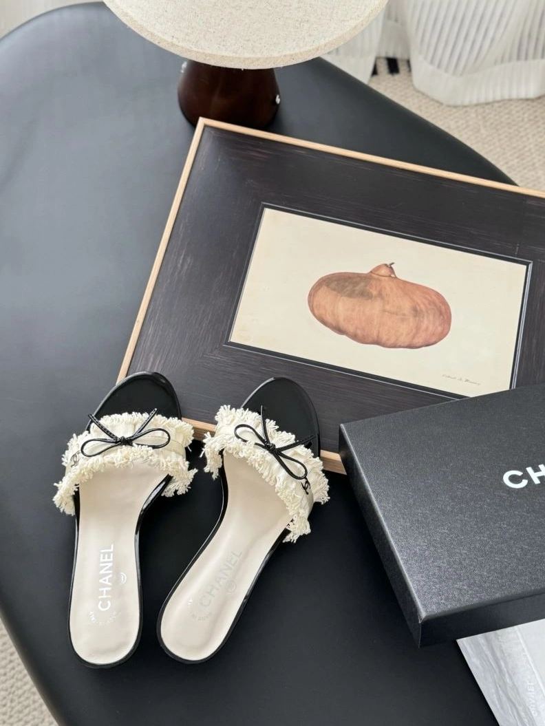 GoodFit Chxnxl Slippers 122488
