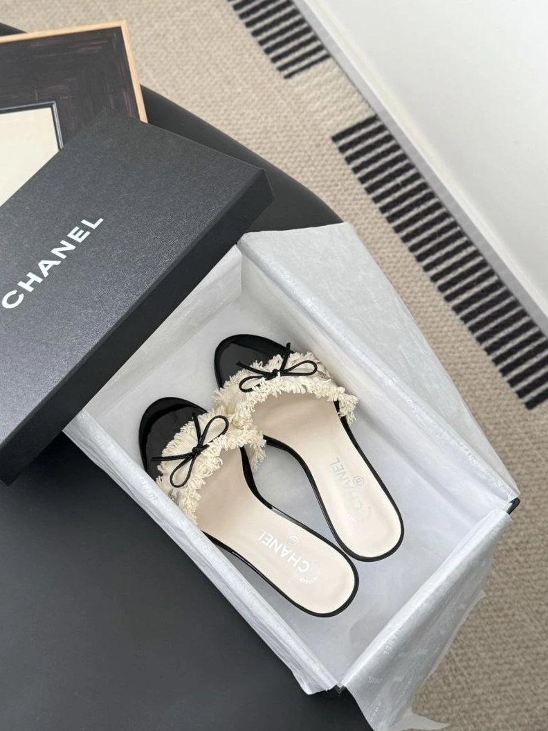 GoodFit Chxnxl Slippers 122488