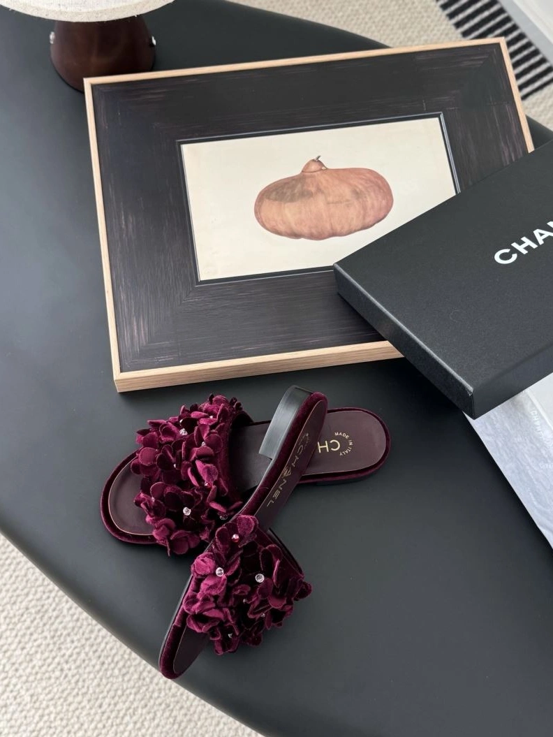 Practical Chxnxl Slippers 122499