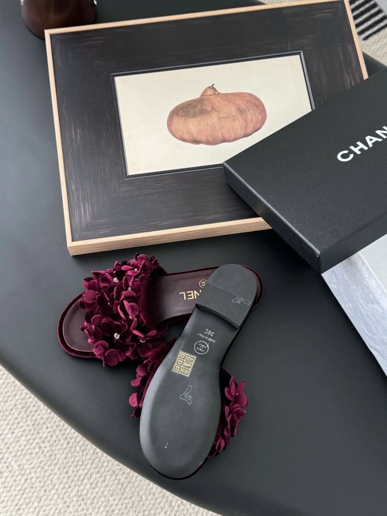 Practical Chxnxl Slippers 122499