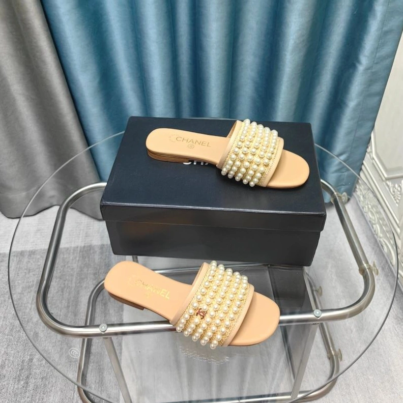 HighQuality Chxnxl Slippers 122507