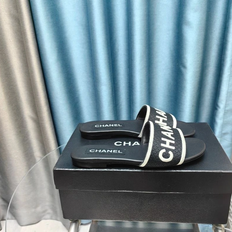 GoodFit Chxnxl Slippers 122443