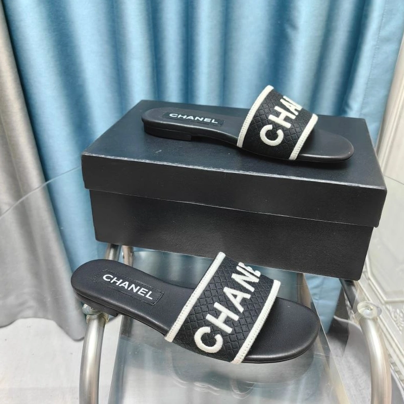 GoodFit Chxnxl Slippers 122443