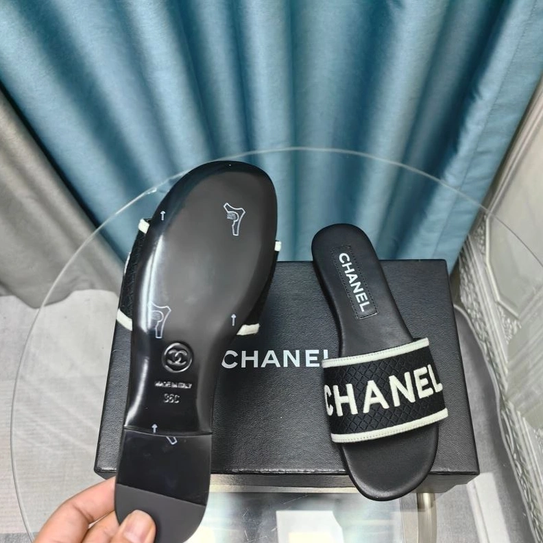 GoodFit Chxnxl Slippers 122443