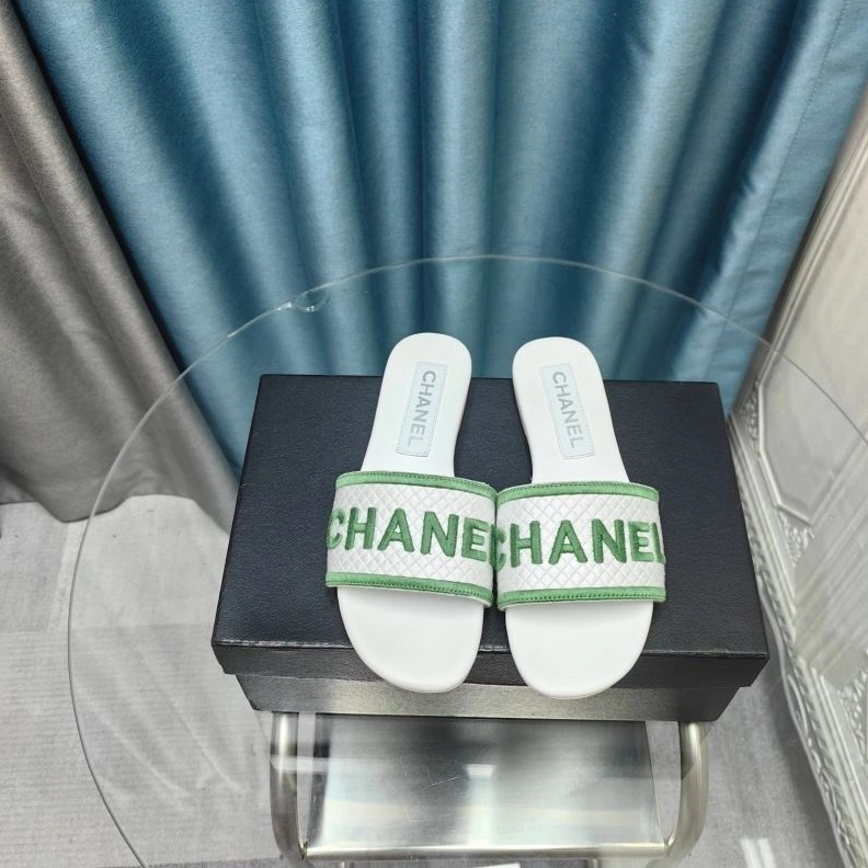 Trendsetting Chxnxl Slippers 122447