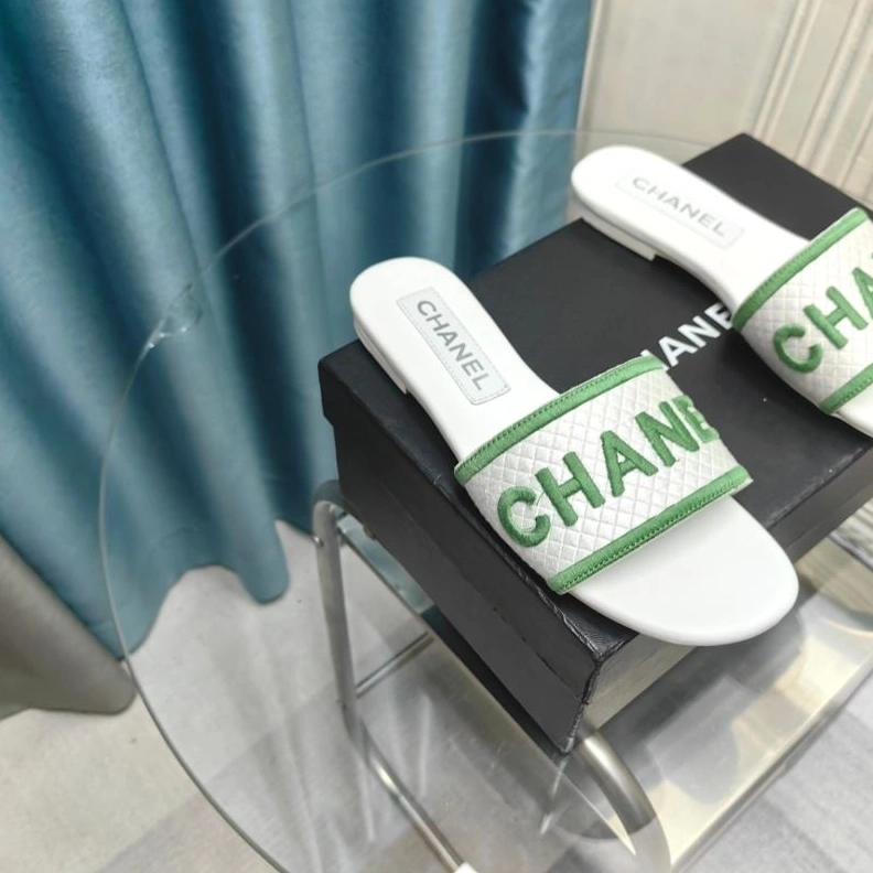 Trendsetting Chxnxl Slippers 122447