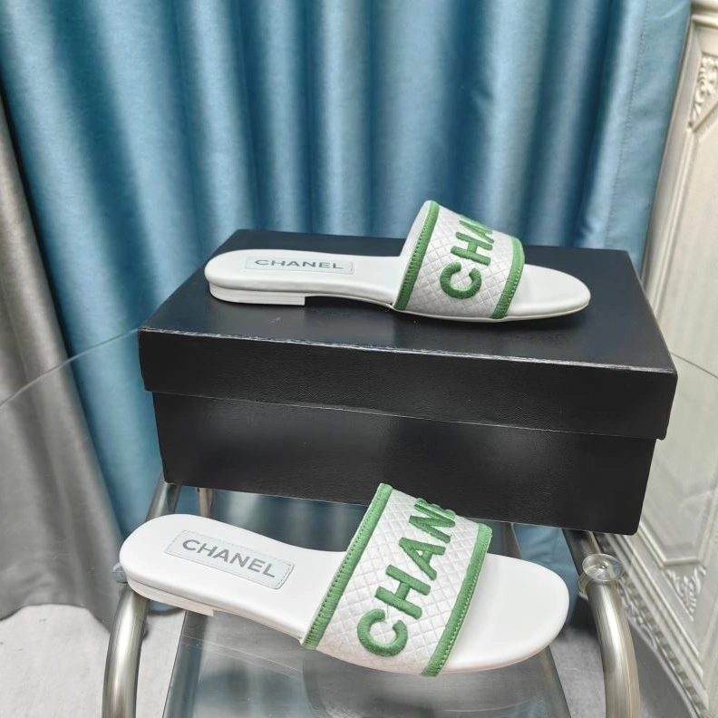 Trendsetting Chxnxl Slippers 122447