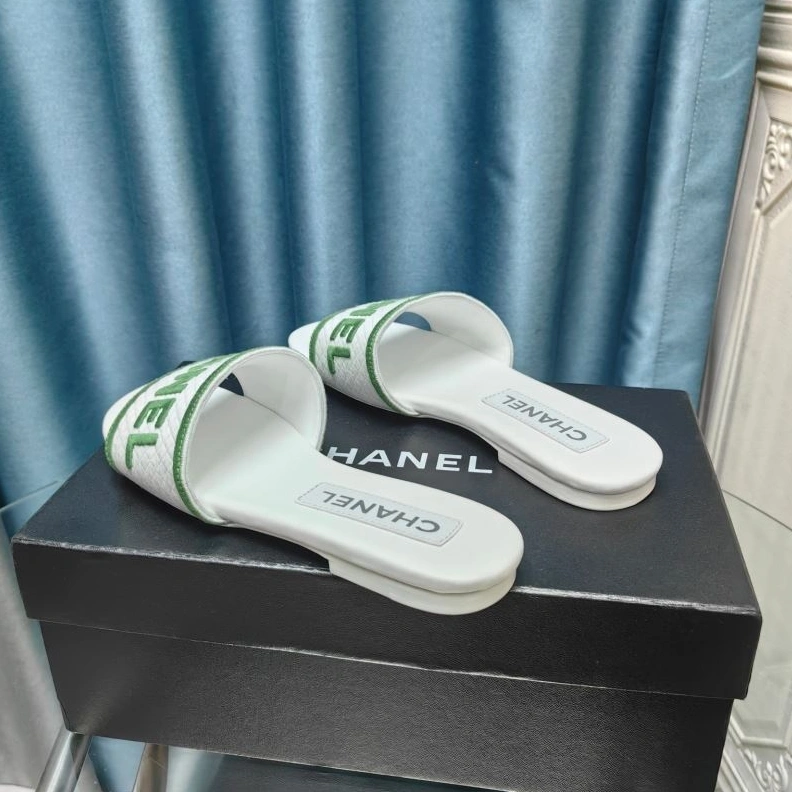 Trendsetting Chxnxl Slippers 122447