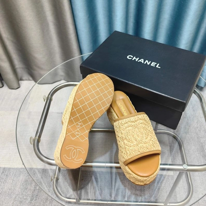 DailyWear Chxnxl Slippers 122458