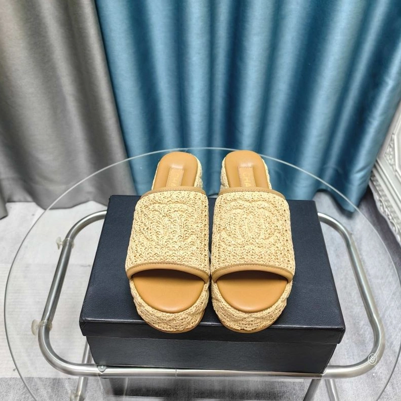 DailyWear Chxnxl Slippers 122458