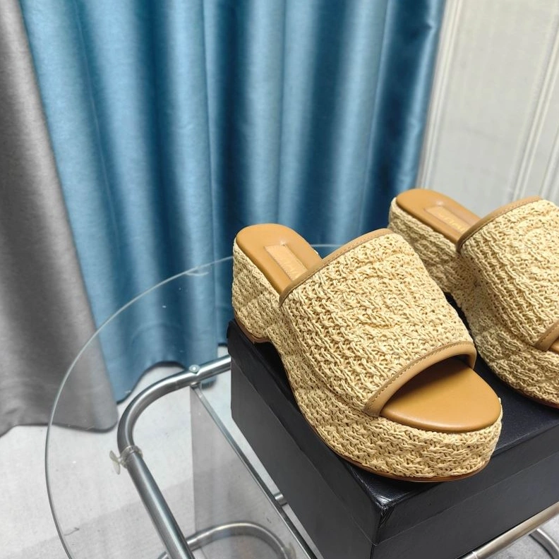 DailyWear Chxnxl Slippers 122458