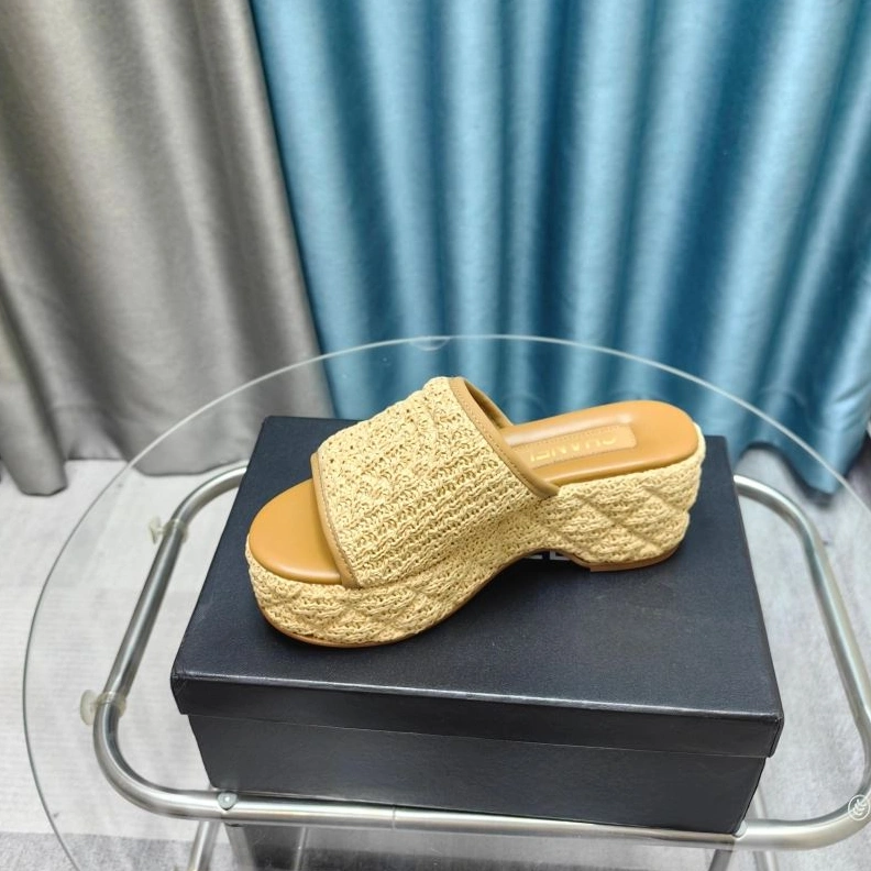 DailyWear Chxnxl Slippers 122458