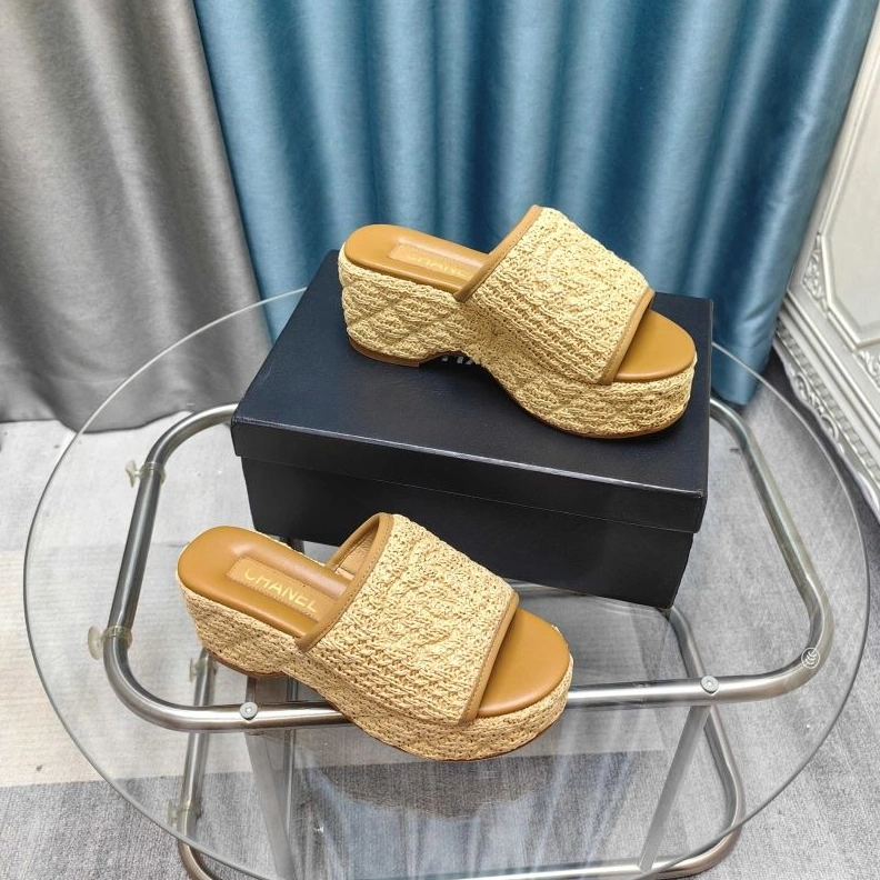 DailyWear Chxnxl Slippers 122458