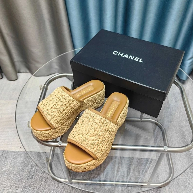 DailyWear Chxnxl Slippers 122458