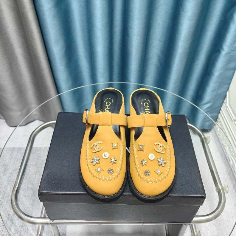 Bold Chxnxl Slippers 122455