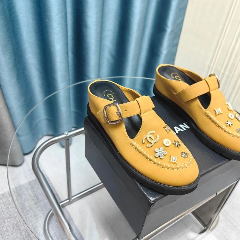 Bold Chxnxl Slippers 122455