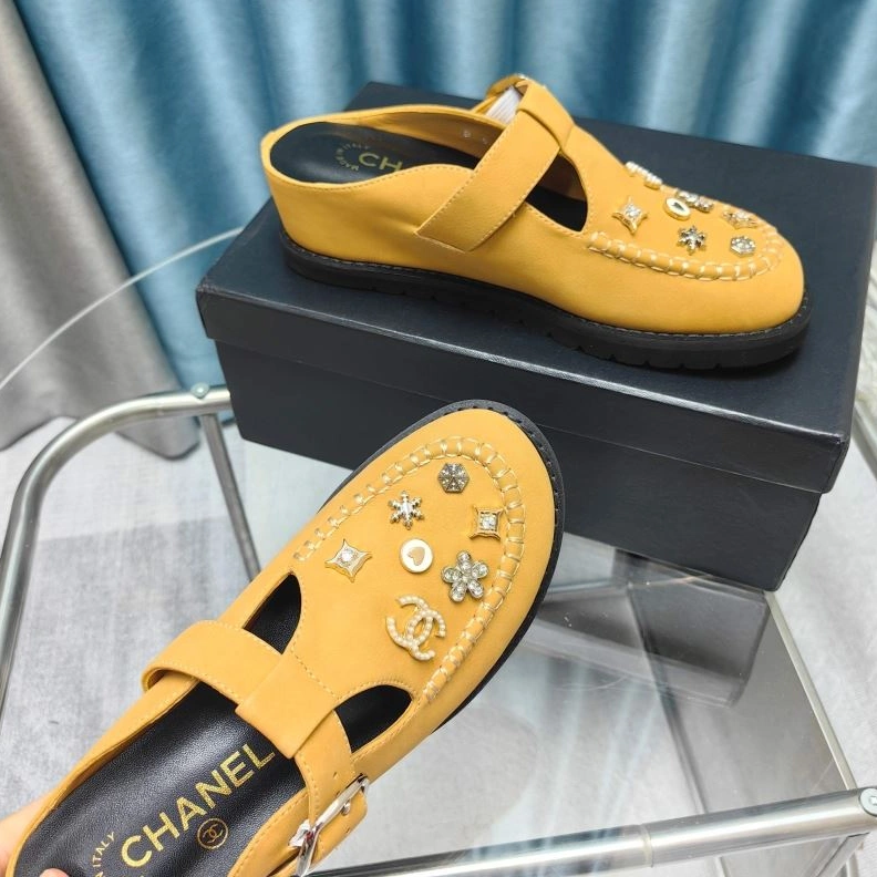 Bold Chxnxl Slippers 122455