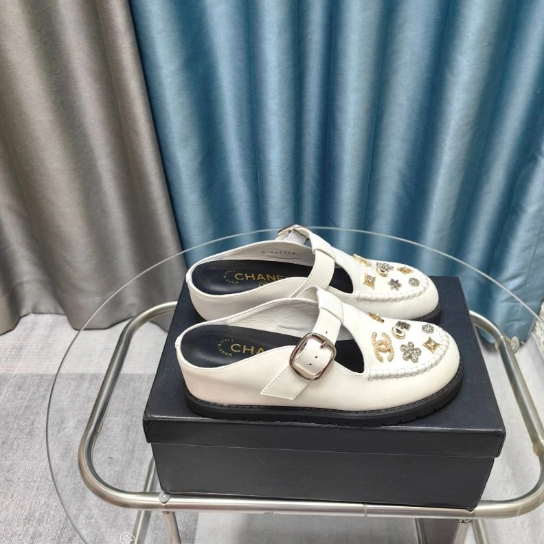 Unique Chxnxl Slippers 122444