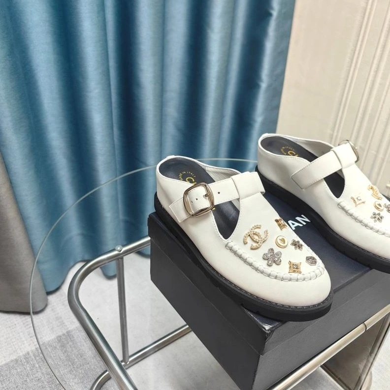 Unique Chxnxl Slippers 122444