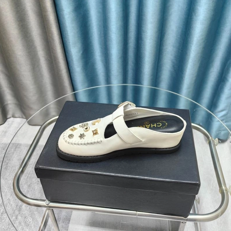 Unique Chxnxl Slippers 122444