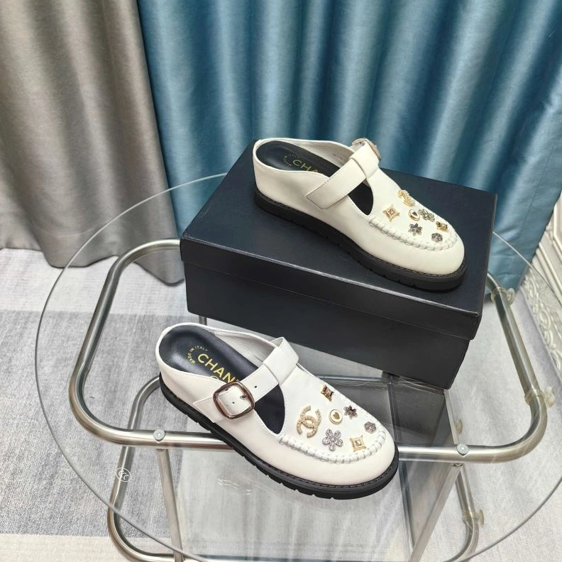 Unique Chxnxl Slippers 122444