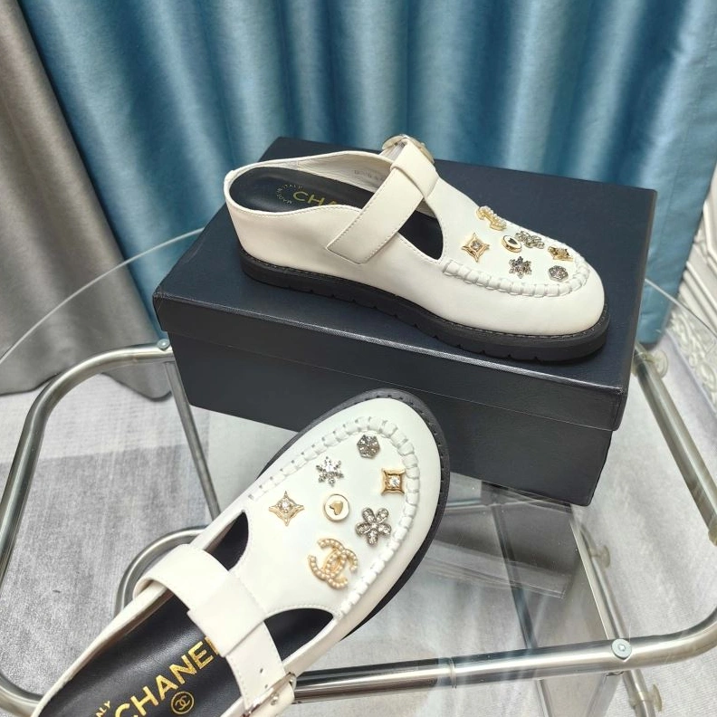 Unique Chxnxl Slippers 122444