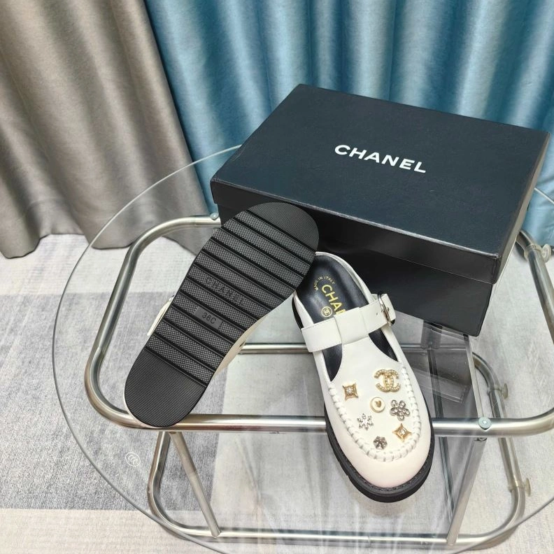 Unique Chxnxl Slippers 122444