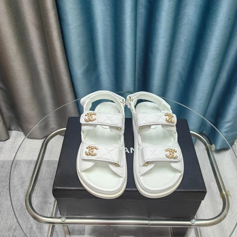 Durable Chxnxl Slippers 122454