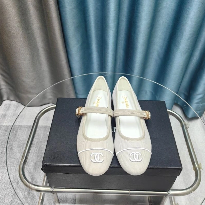 Trendy Chxnxl Slippers 122464