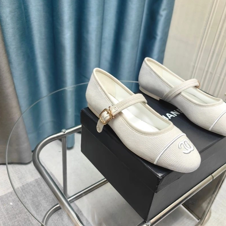 Trendy Chxnxl Slippers 122464