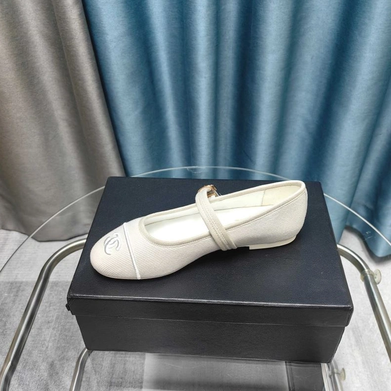 Trendy Chxnxl Slippers 122464