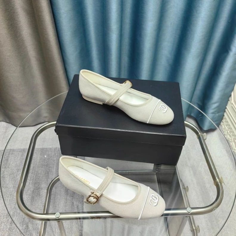 Trendy Chxnxl Slippers 122464