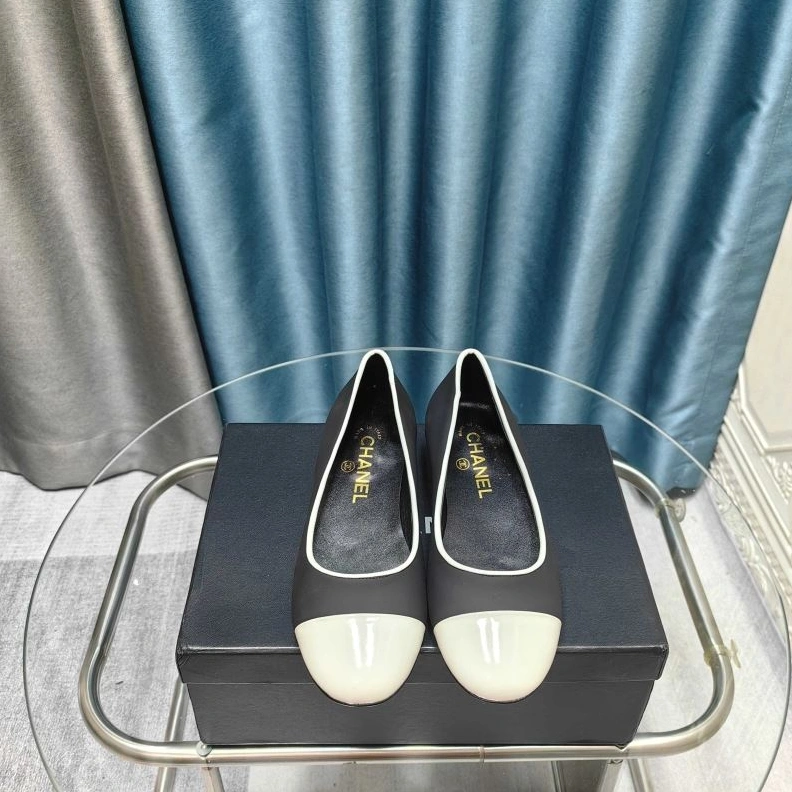Vibrant Chxnxl Flat Shoes 123166